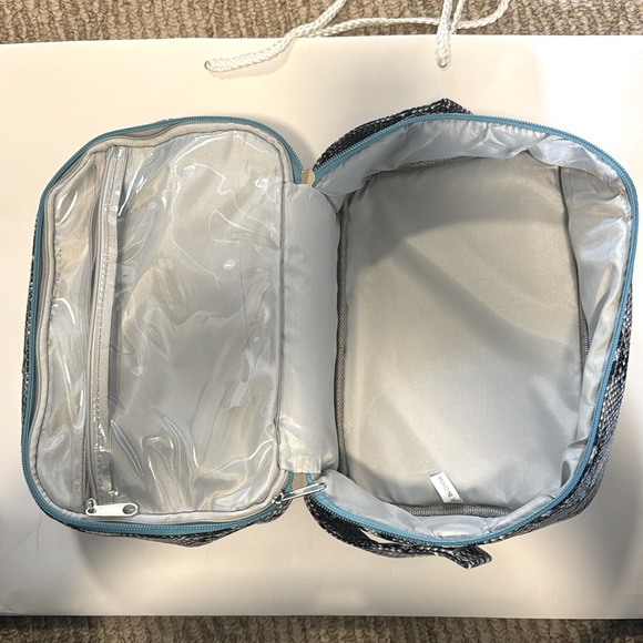 Rodan + Fields cosmetic/skin care travel bag - Picture 3 of 6